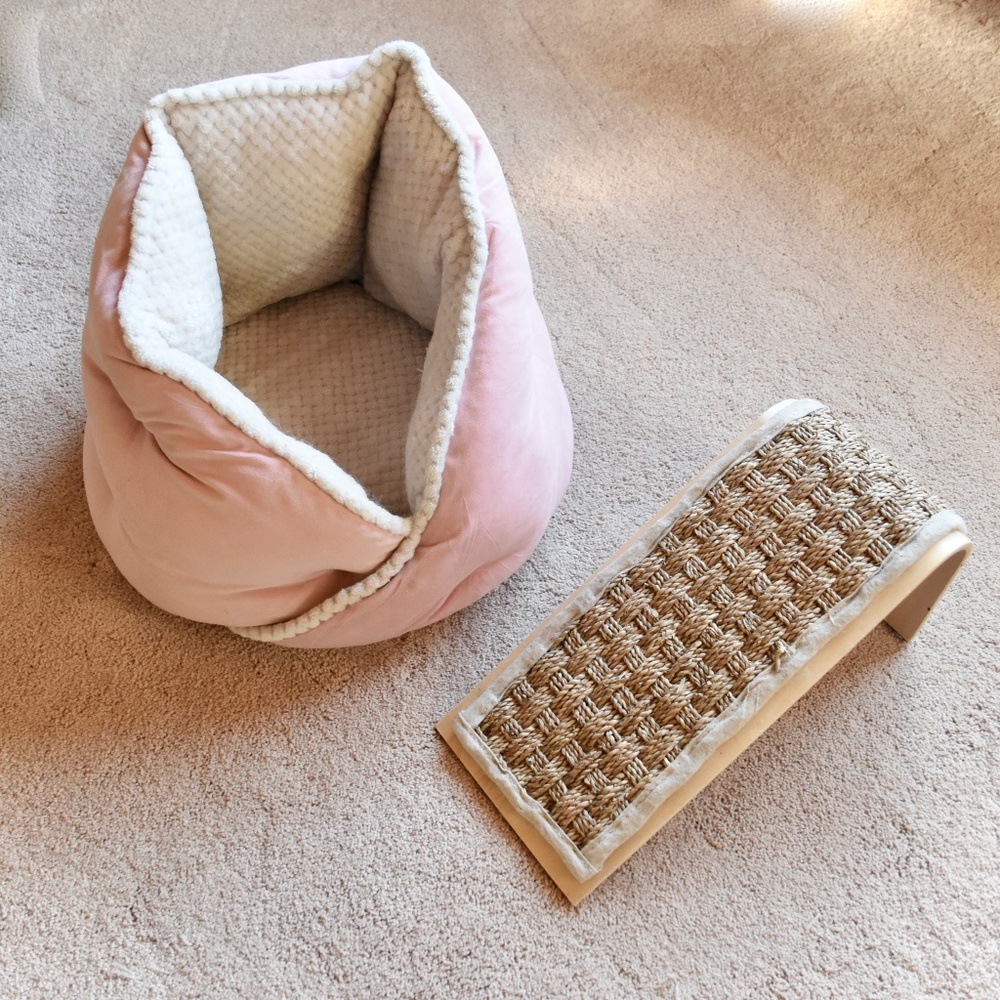 Pink Pet Bed for Cat or Small Dog & Cat Scratcher Ramp